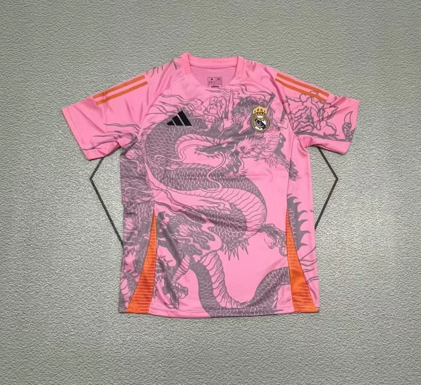2025/2026 Real Madrid Speciale editie Roze 01 Voetbalshirt 1:1 Thaise kwaliteit