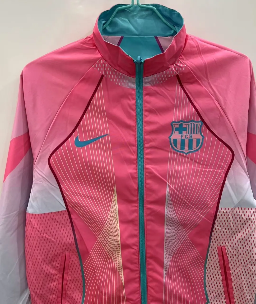 2025/2026 Barcelona Ters çevrilebilir Rüzgarlık Mavi ve Pembe Futbol forması 1:1 Tayland kalitesi - Görsel 8