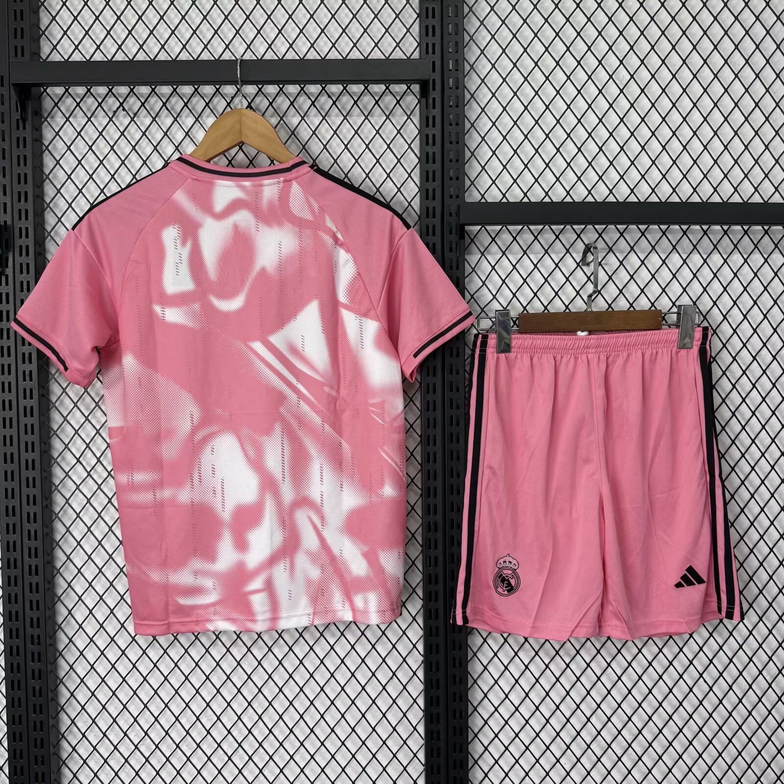 2025/2026 Real Madrid Special Edition pink Football Jersey 1:1 Thai quality Kids Size - Image 3
