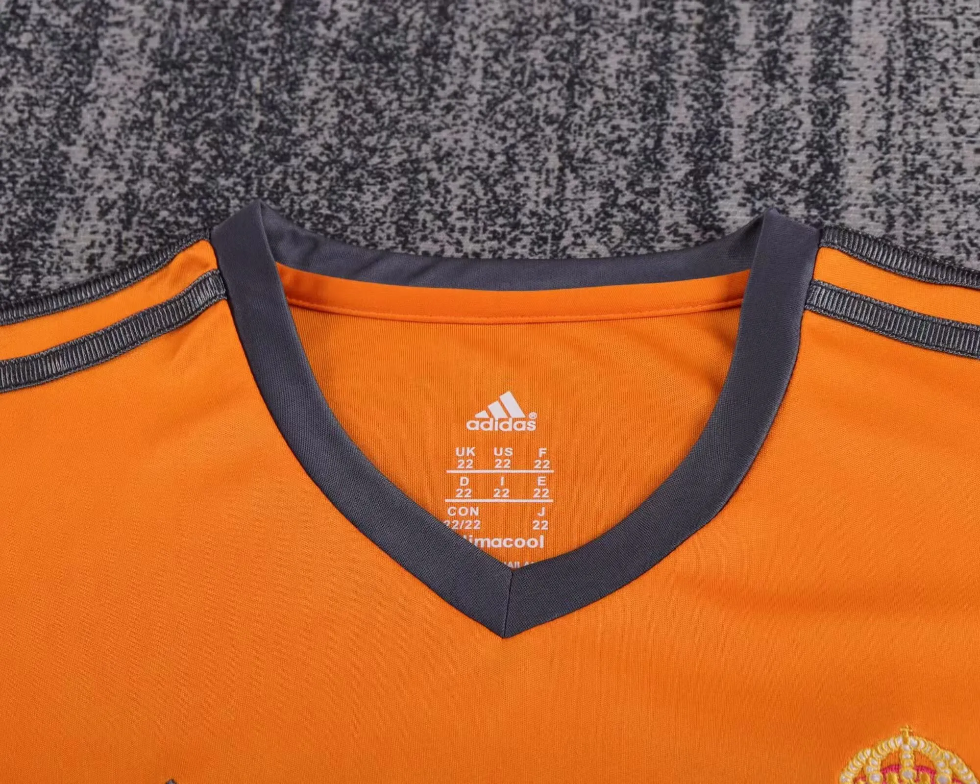 2013-2014 Retrô Real Madrid Terceira Fora Camisa de futebol Qualidade tailandesa 1:1 Tamanho infantil - Image 3