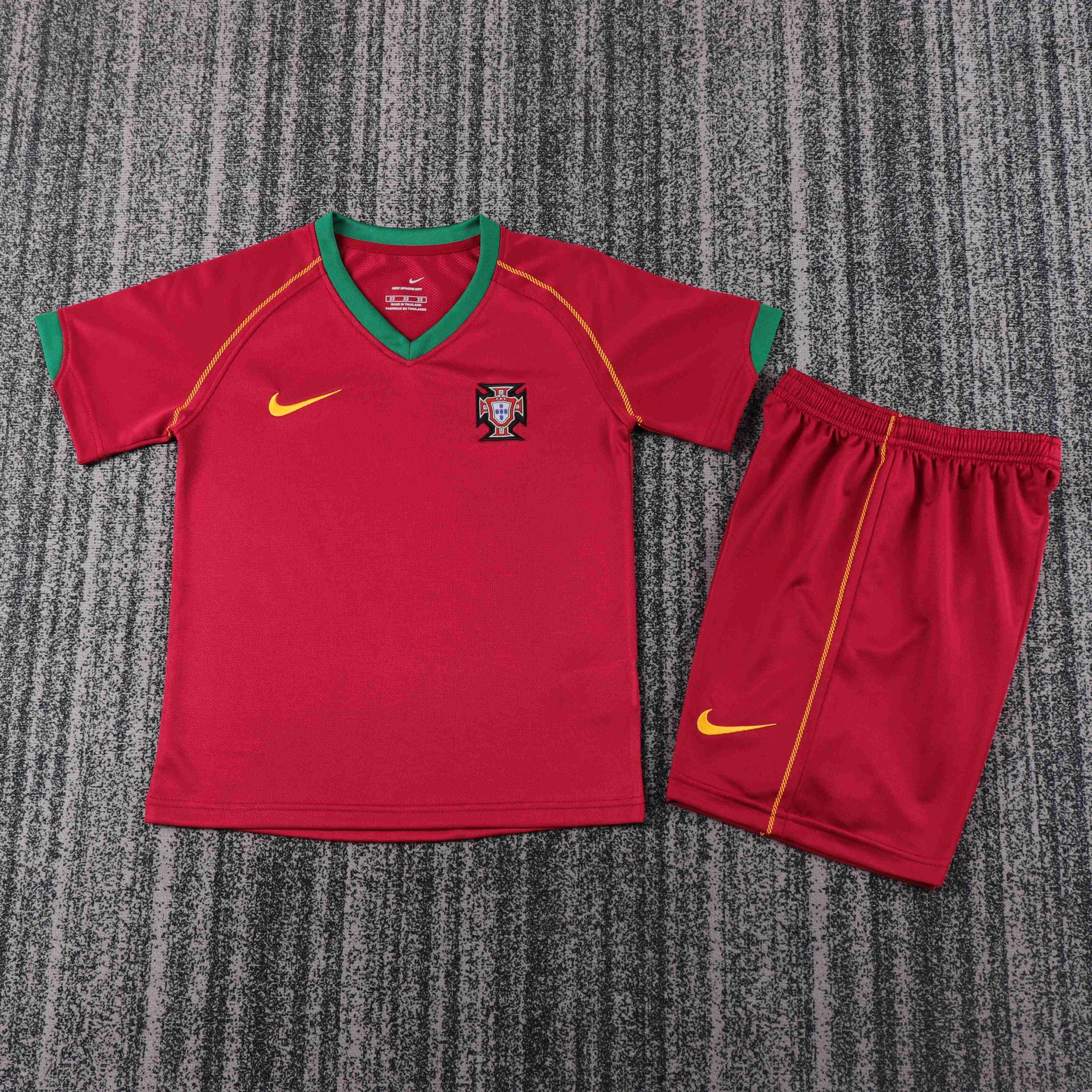 2006 Retro Portogallo Casa Maglia da calcio Qualità thai 1:1 Taglia bambino