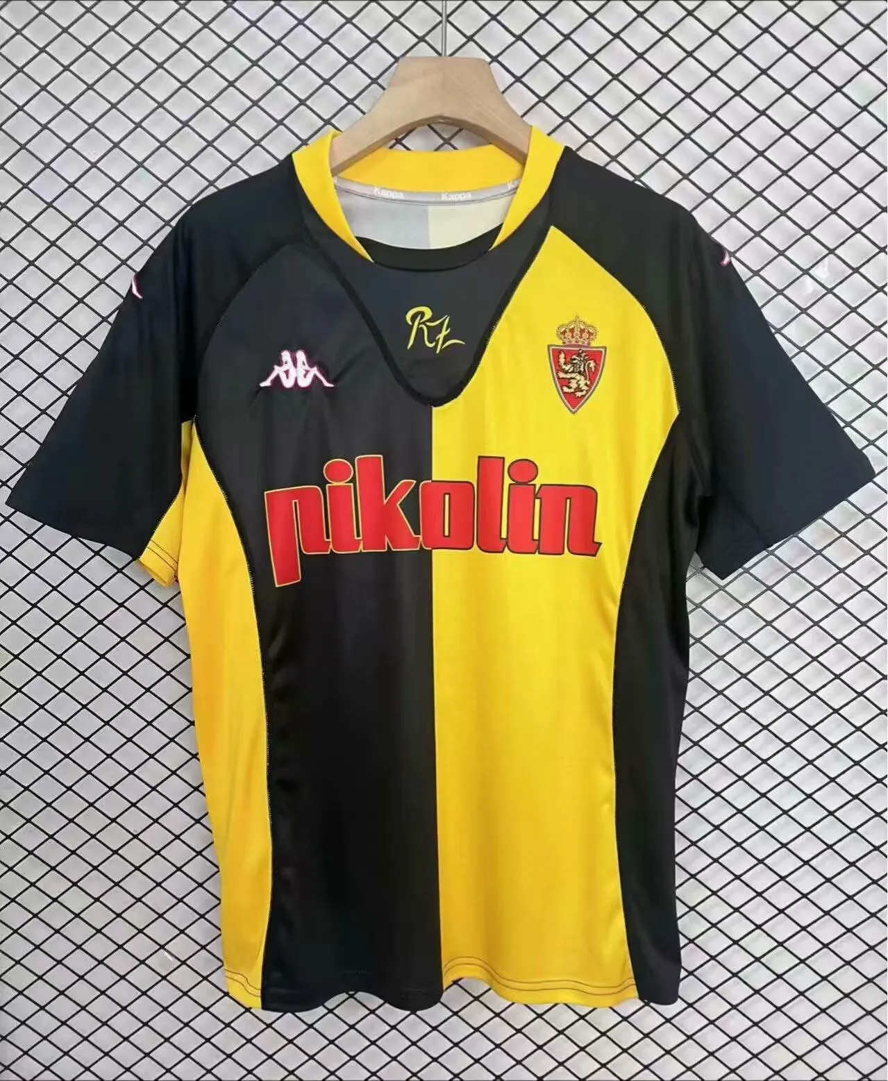 2001/2002 Retrô Real Zaragoza Fora Camisa de futebol Qualidade tailandesa 1:1