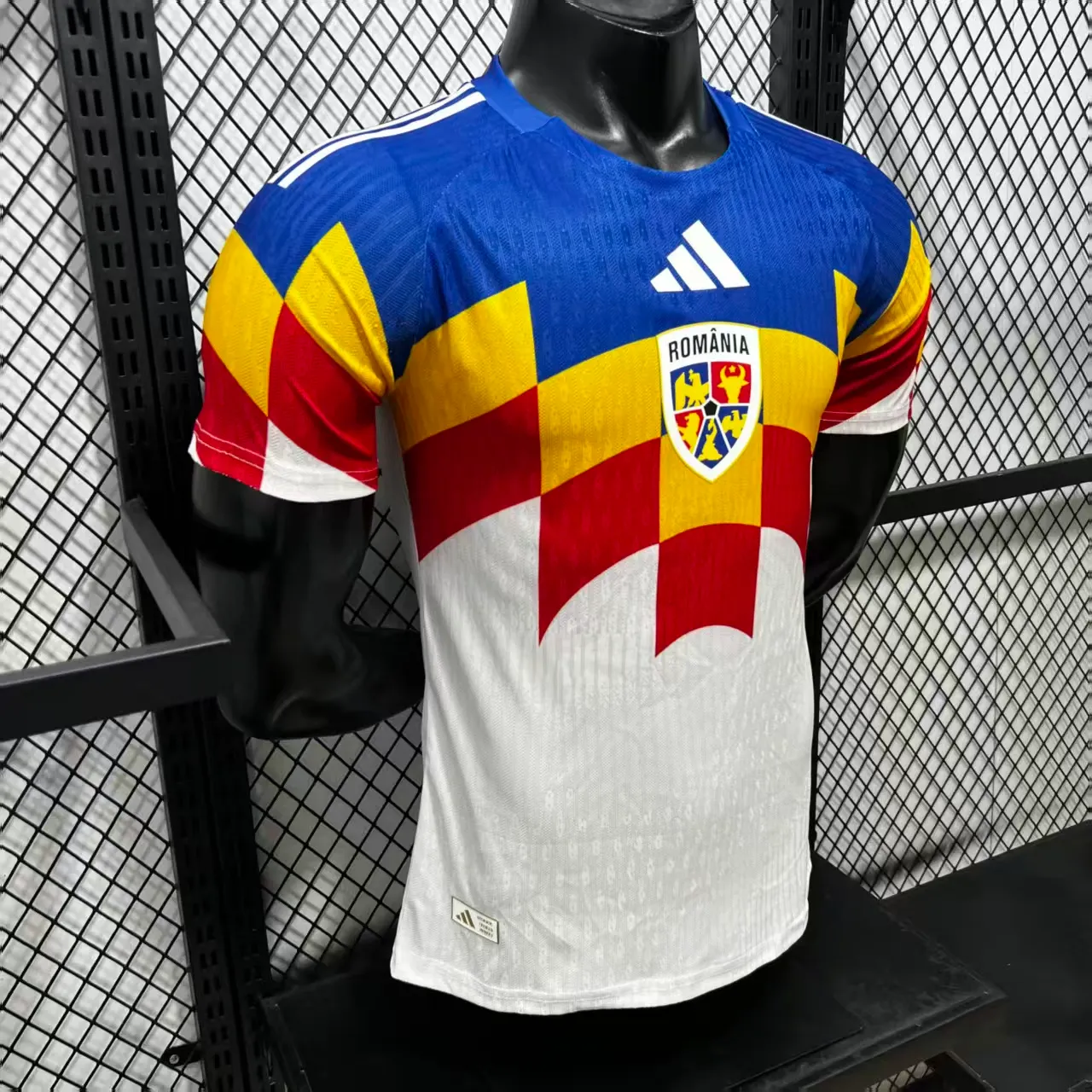 2026 Spelersversie Roemenië Speciale editie 01 Voetbalshirt 1:1 Thaise kwaliteit - Afbeelding 3