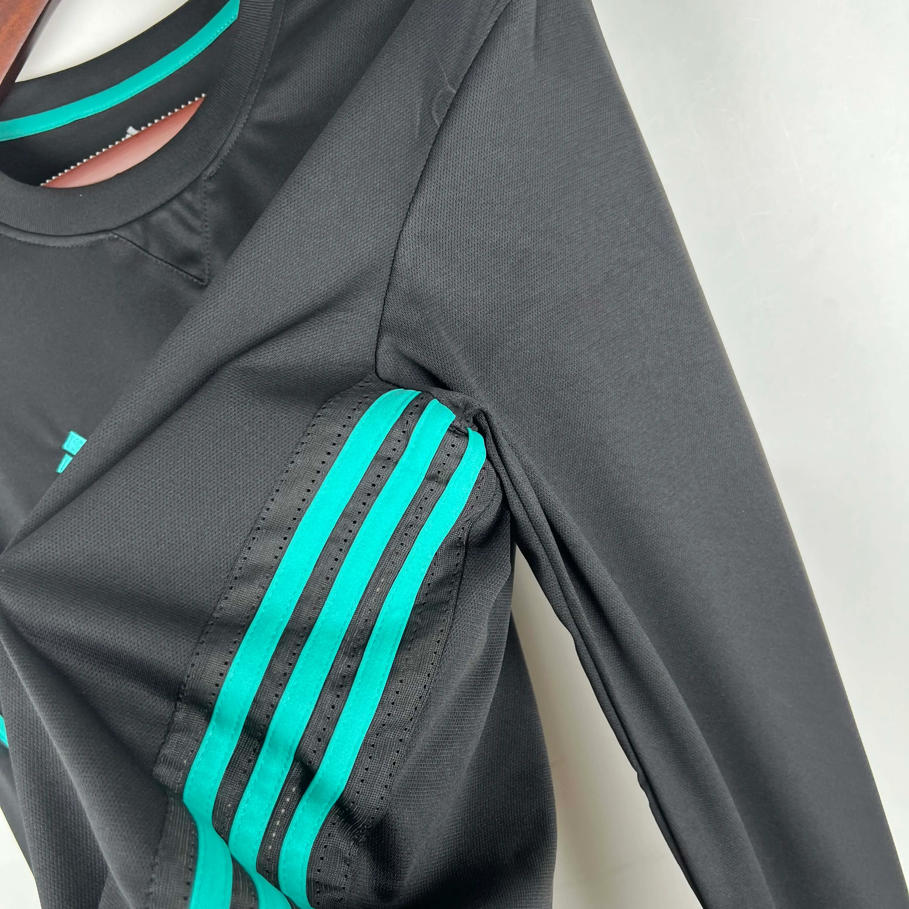 2017/2018 Rétro Manches longues Real Madrid Extérieur Maillot de football1:1 Qualité thaï – Image 7