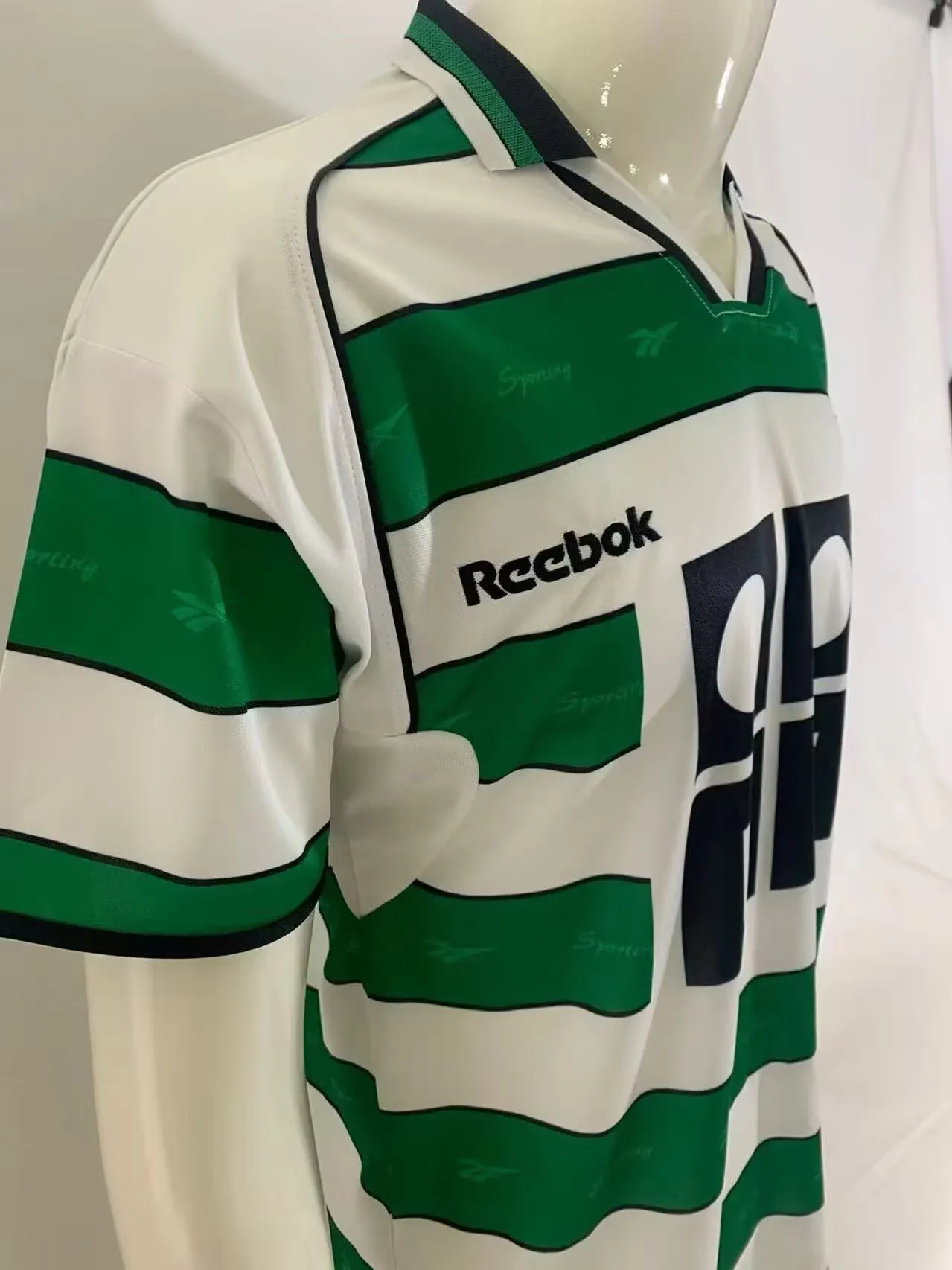 2001-2002 Retro Sporting Lisbon Home Football Shirt 1:1 Thai Quality - Image 4