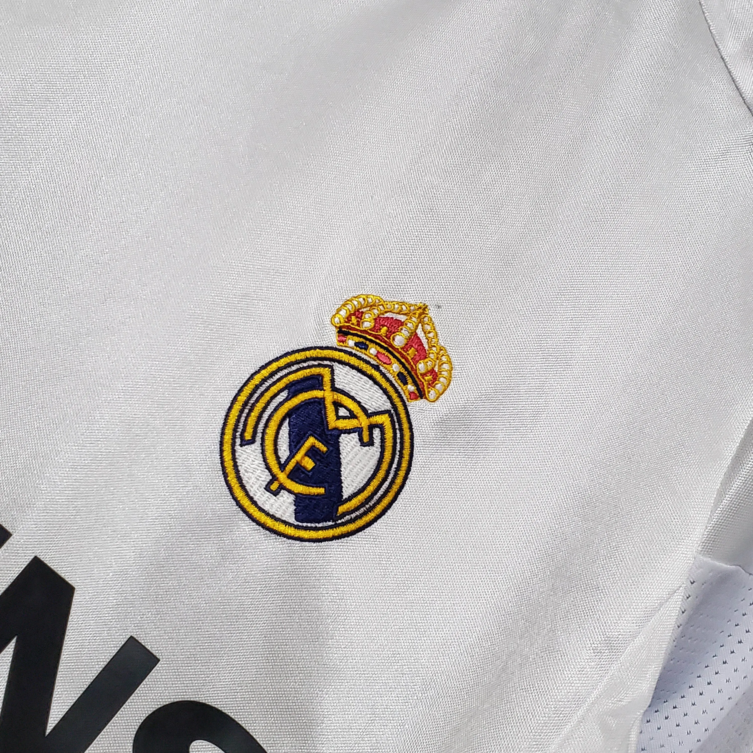 2004/2005 Retrô Real Madrid Casa - Image 5