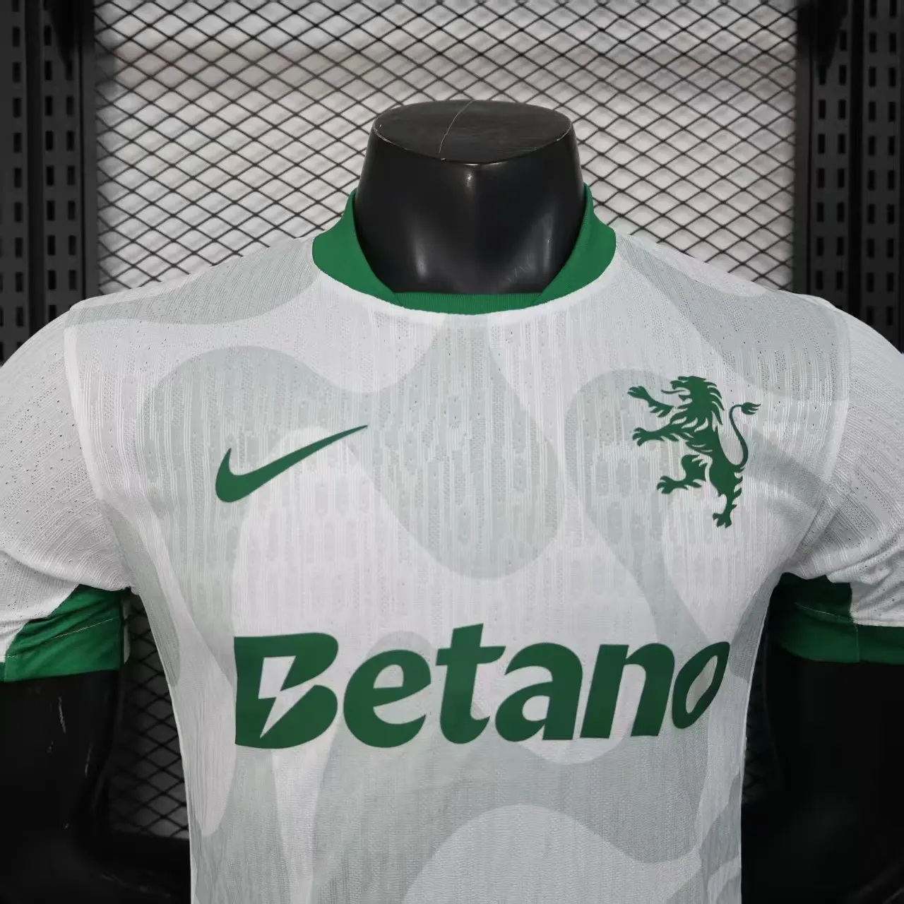 2025/2026 Player Version Sporting Lisbon Special Edition white Football Shirt 1:1 Thai Quality - Image 3