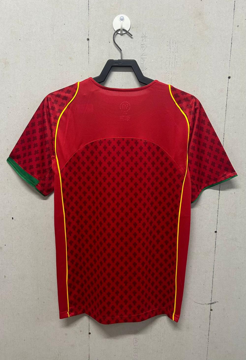 2004 Retrô Portugal Casa Camisa de futebol Qualidade tailandesa 1:1 - Image 2