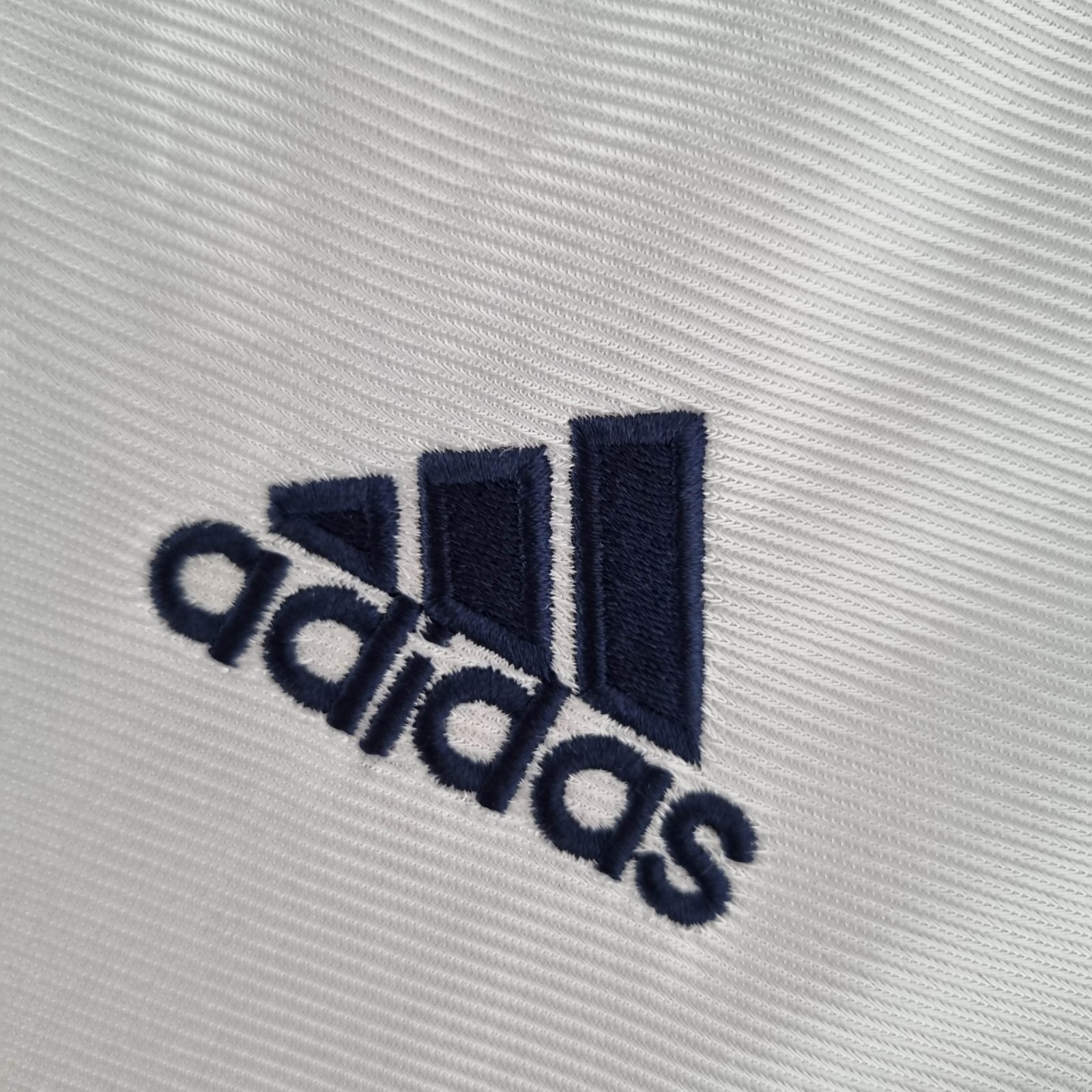 1998/2000 Retro Real Madrid Home - Image 5
