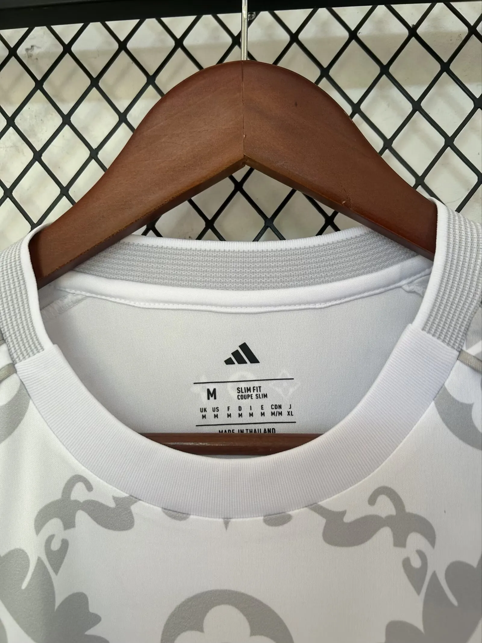 2025/2026 Real Madrid Édition spéciale 2 Maillot de football Qualité thaï 1:1 – Image 3