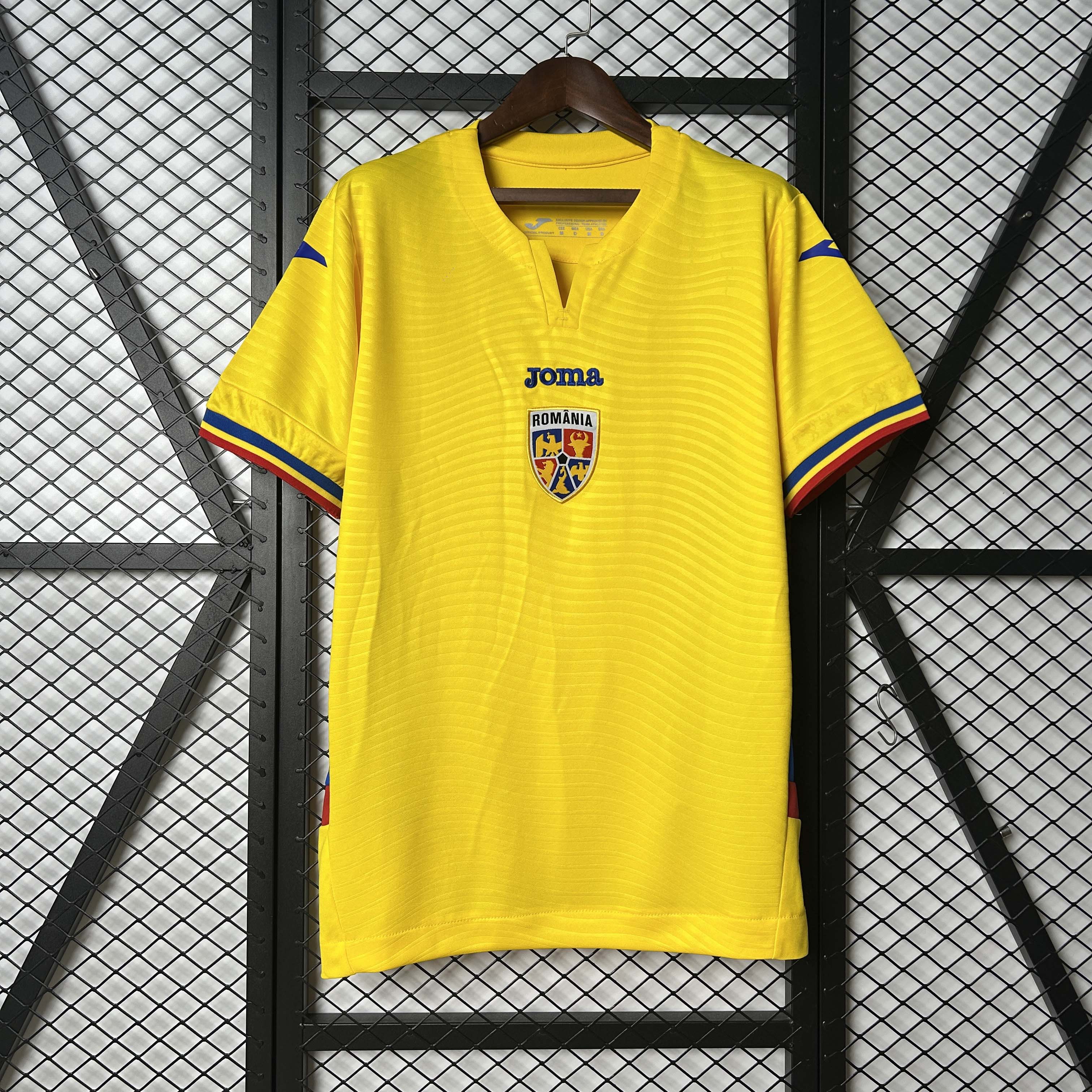 2025-2026 Romênia Casa Camisa de futebol Qualidade tailandesa 1:1