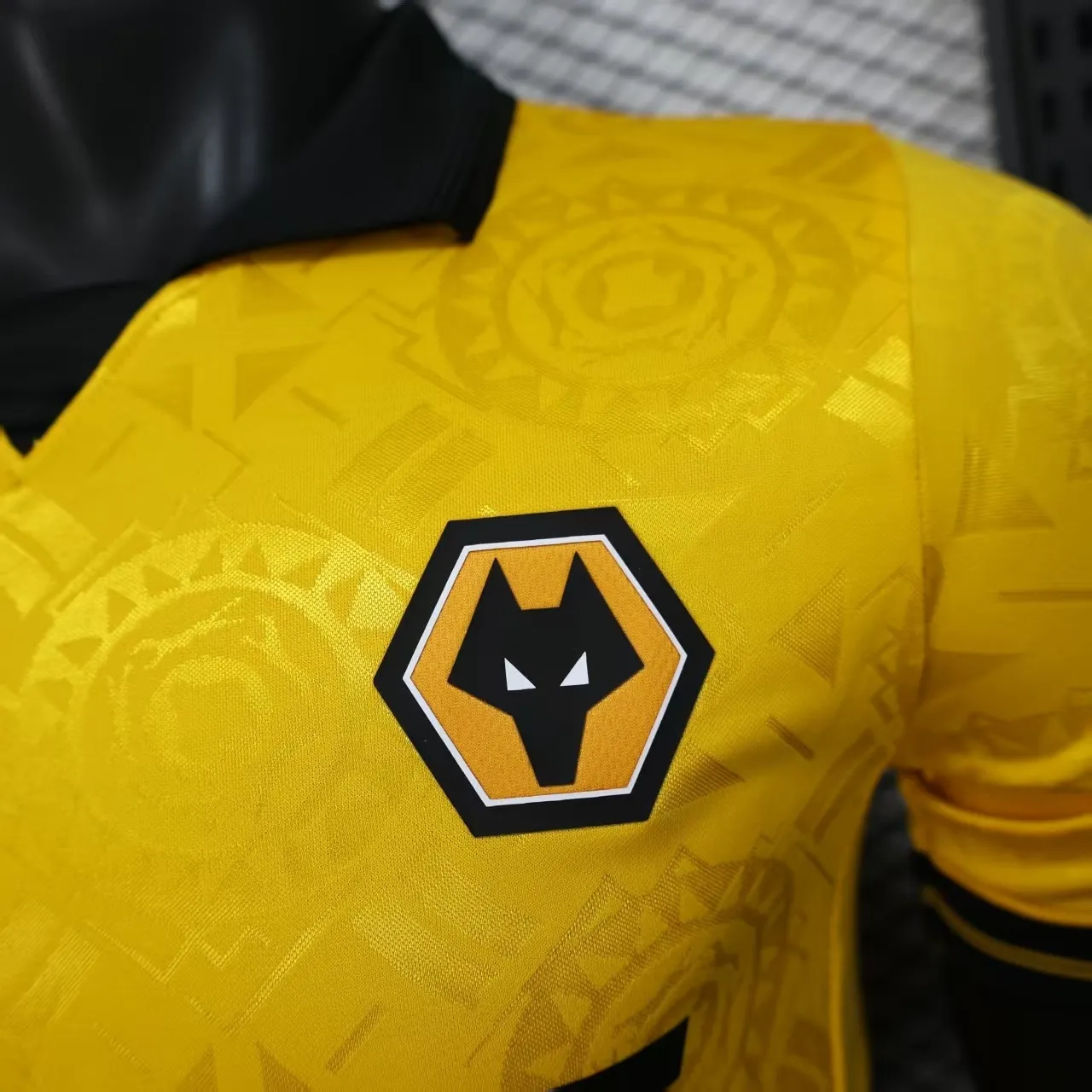 2025/2026 Versão jogador Wolverhampton Wanderers Casa Camisa de futebol Qualidade tailandesa 1:1 - Image 5