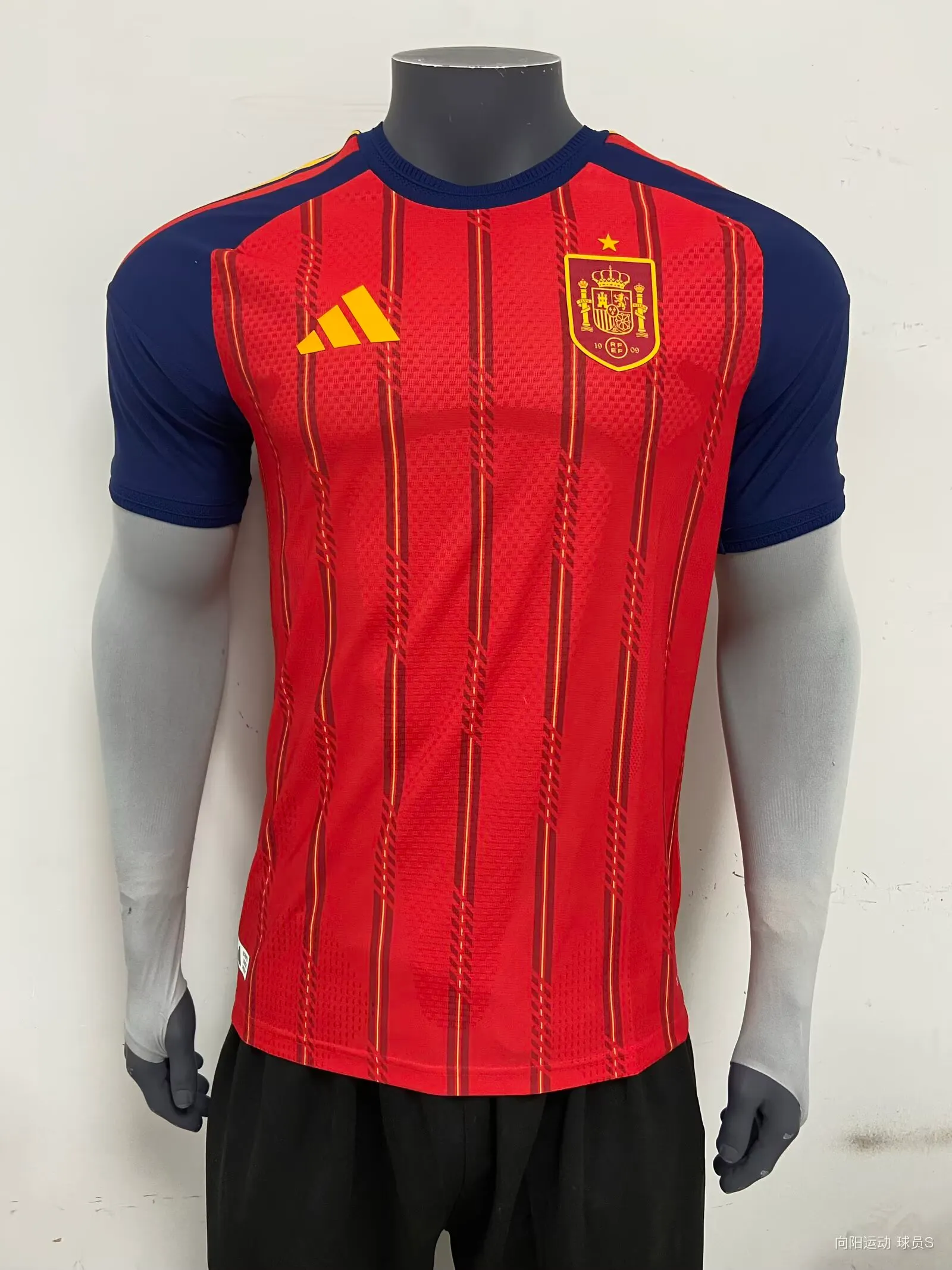 2026-2027 Oyuncu versiyonu İspanya İç saha Futbol forması 1:1 Tayland kalitesi