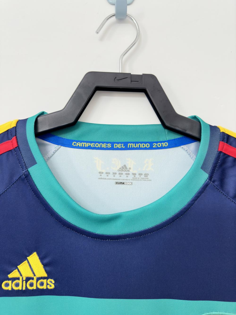 2010 Retro Spain Goalkeeper Soccer Shirt 1:1 Thai Quality - Image 3