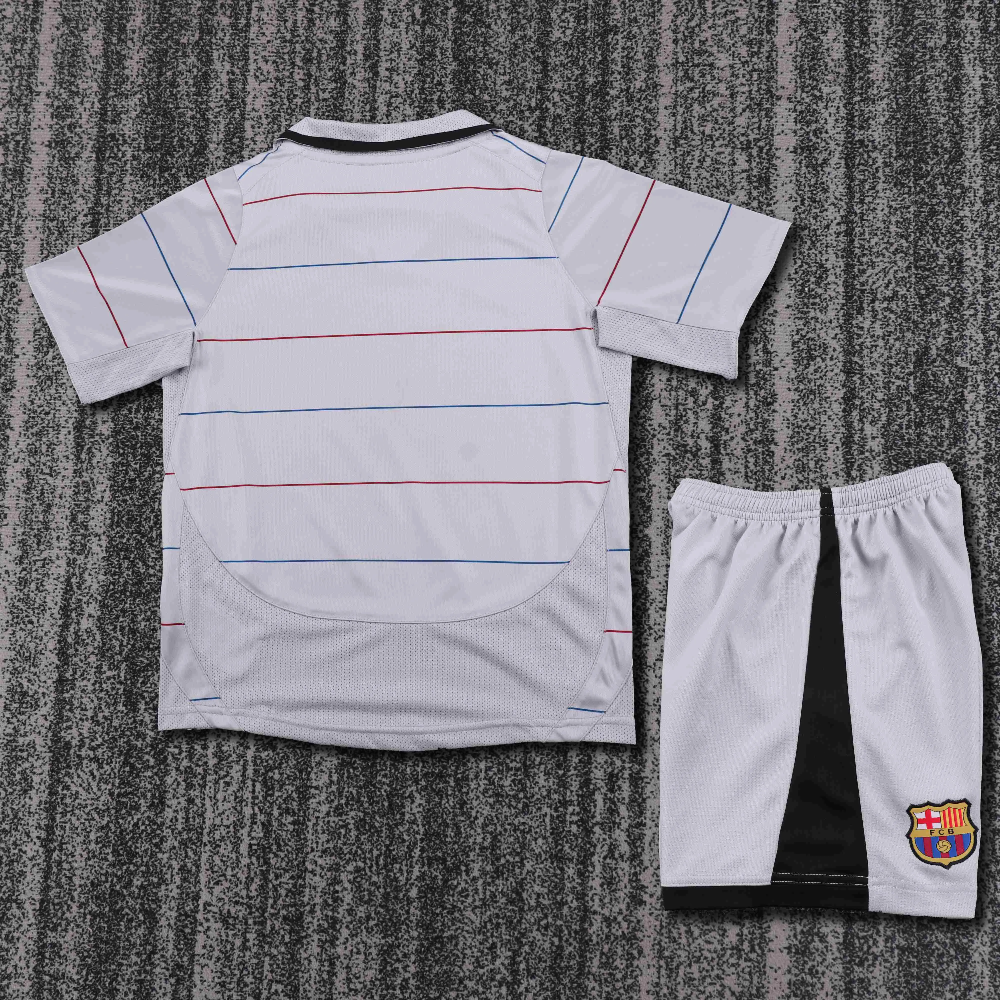2003-2004 Retrô Barcelona Fora Camisa de futebol Qualidade tailandesa 1:1 Tamanho infantil - Image 2