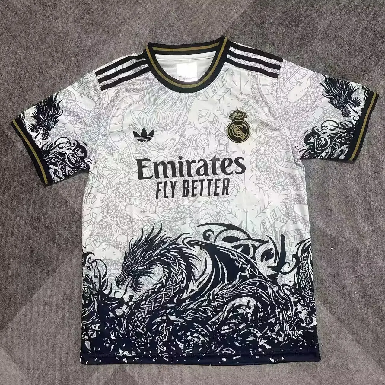 2025/2026 Real Madrid Édition spéciale 15 Maillot de football Qualité thaï 1:1
