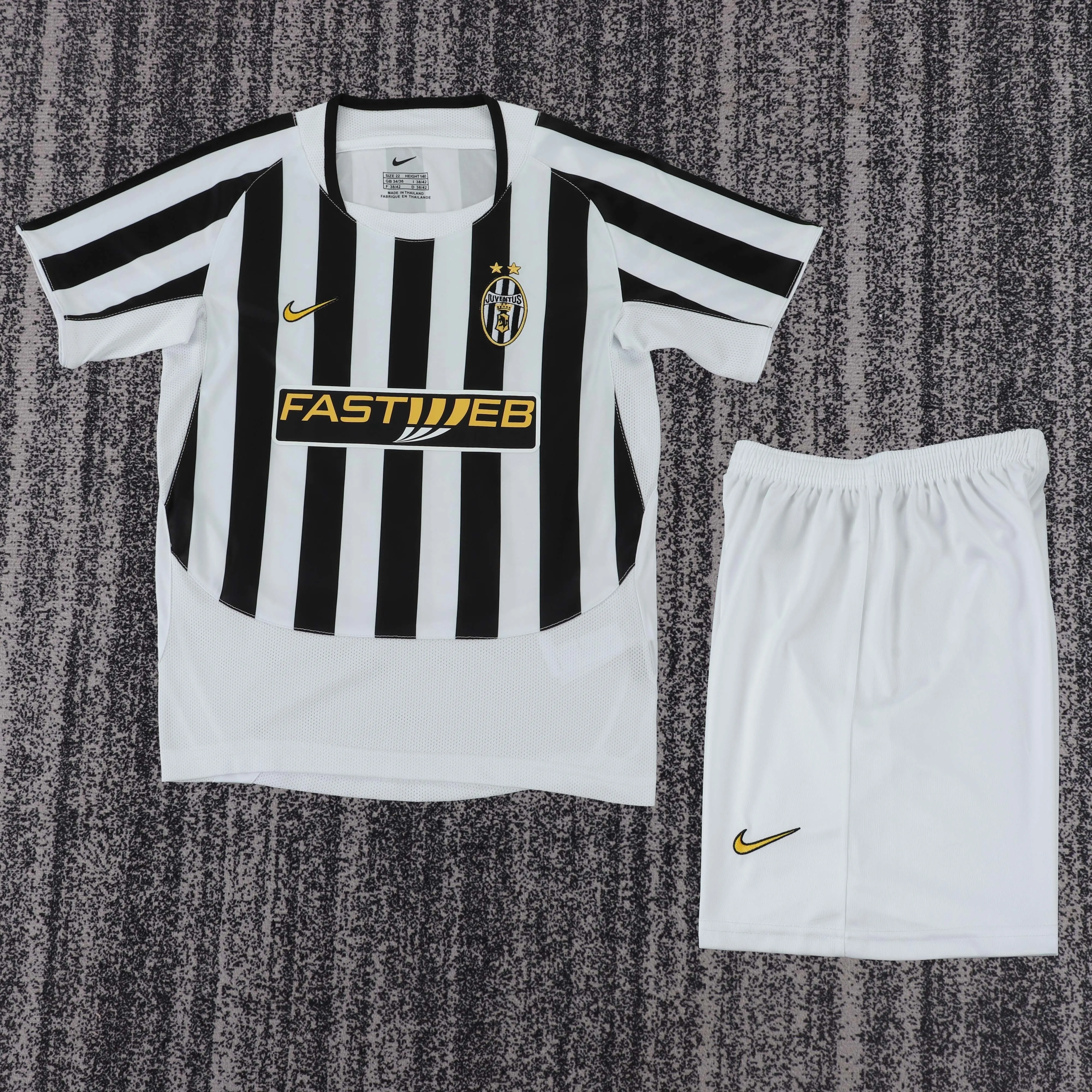 2003/2004 Retro Juventus Local Camiseta de fútbol Calidad tailandesa 1:1 Talla infantil