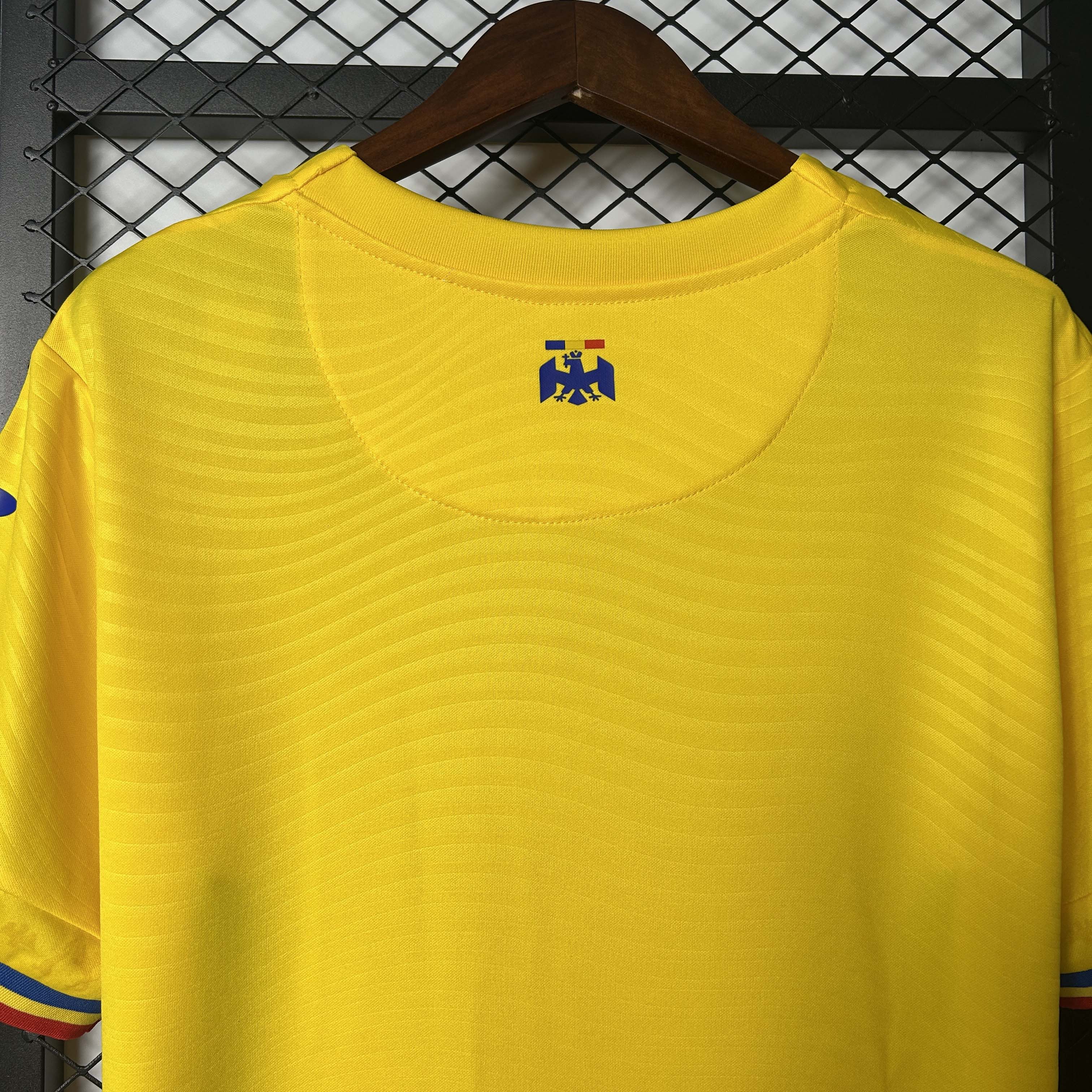 2025-2026 Romênia Casa Camisa de futebol Qualidade tailandesa 1:1 - Image 4