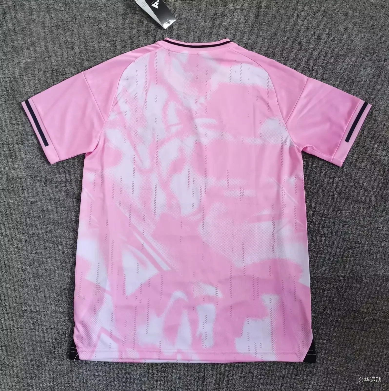 2025/2026 Real Madrid Edição especial Rosa Camisa de futebol Qualidade tailandesa 1:1 - Image 3