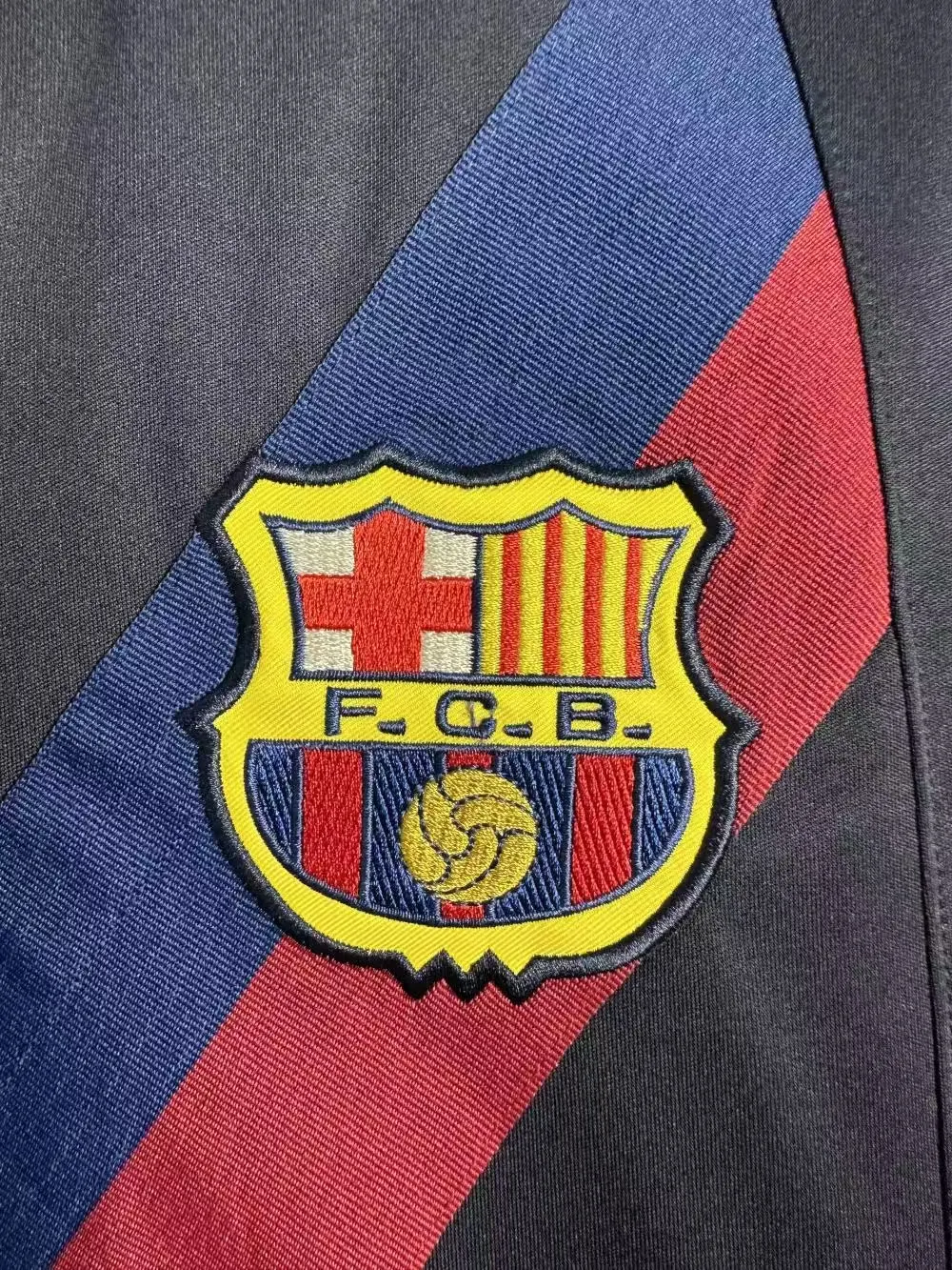 2002-2003 Retrô Barcelona Terceira Fora Camisa de futebol Qualidade tailandesa 1:1 - Image 4