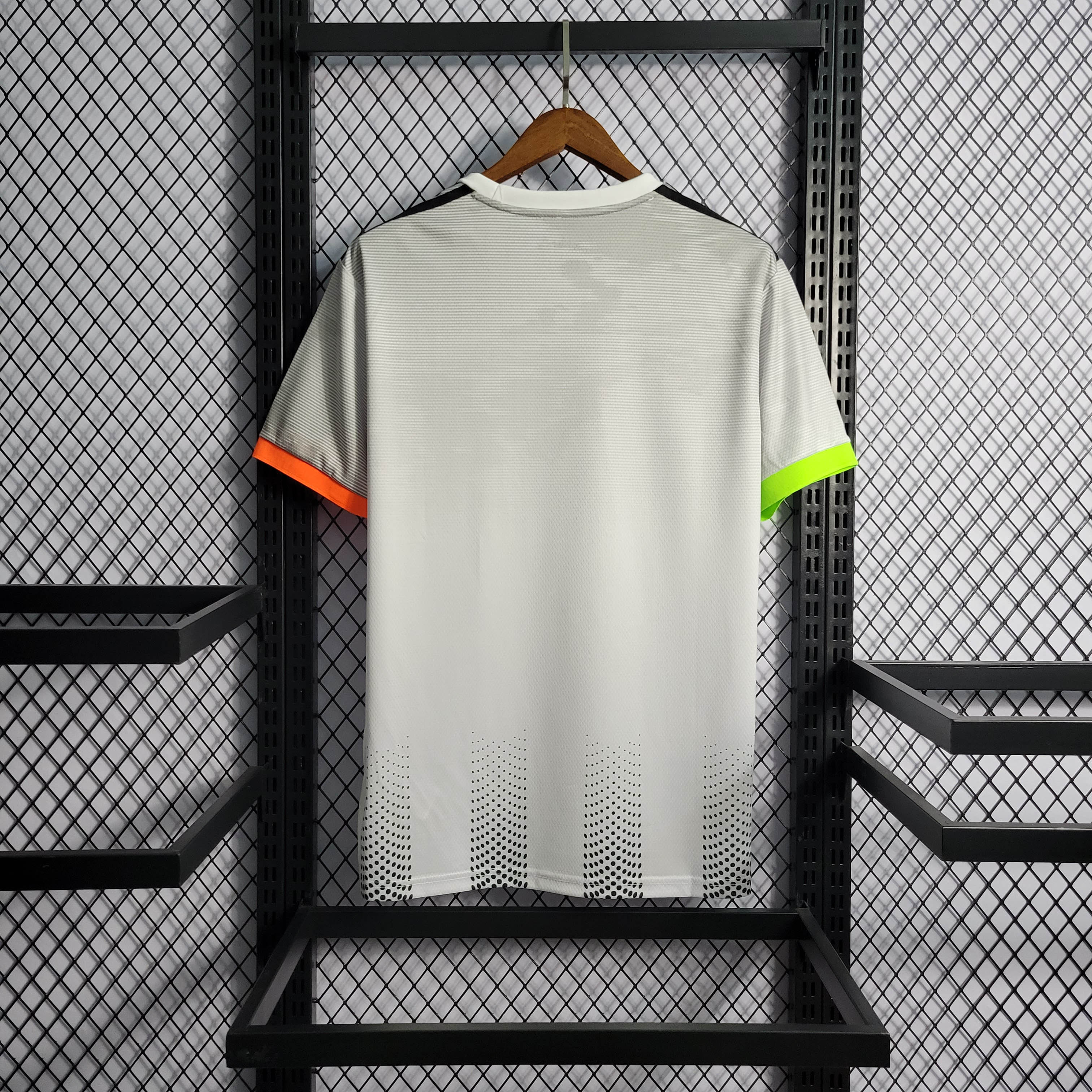 2019/2020 Retrô Juventus Edição Preto e Branco Stripes Camisa de futebol Qualidade tailandesa 1:1 - Image 2