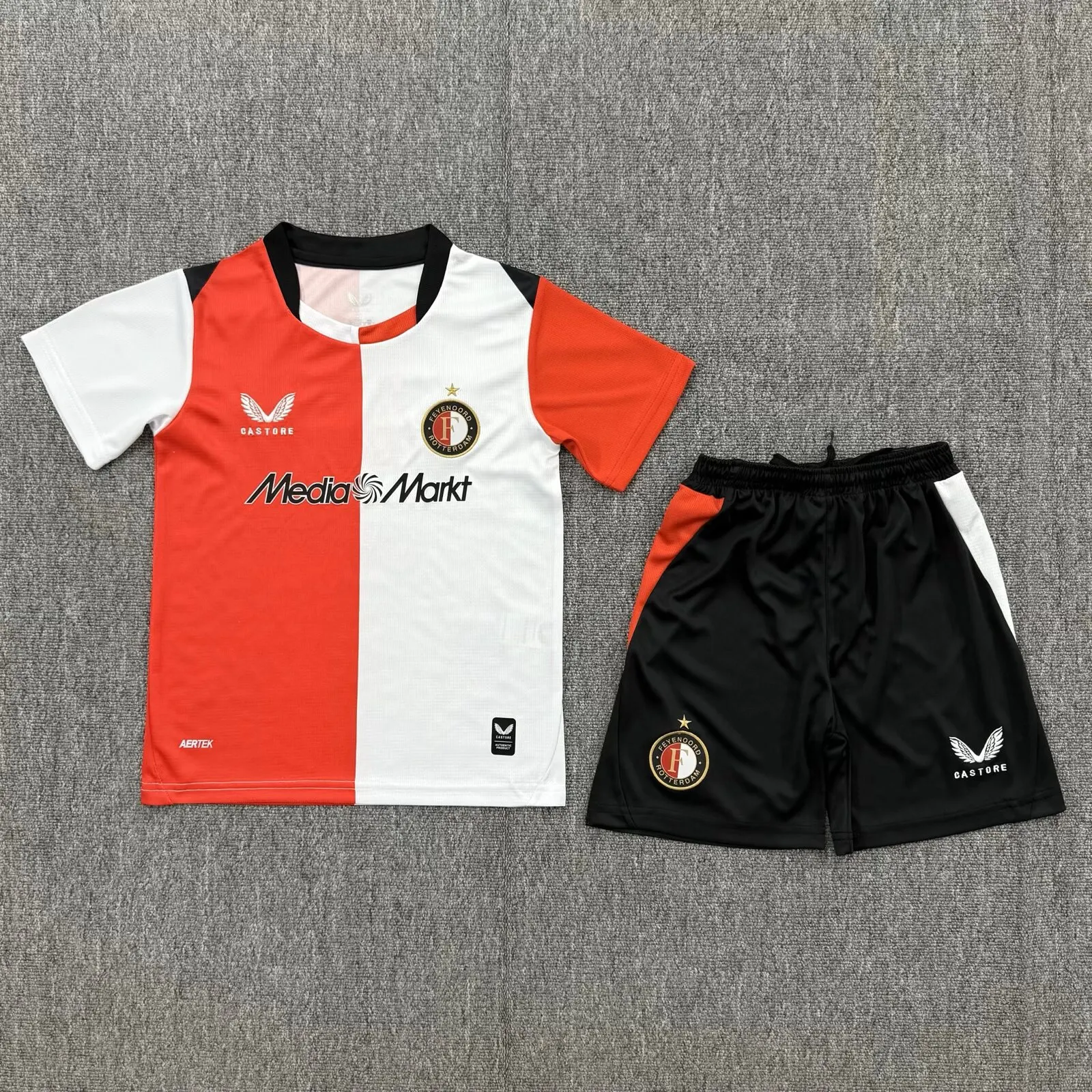 2026-2027 Feyenoord Rotterdam Casa Camisa de futebol Qualidade tailandesa 1:1 Tamanho infantil