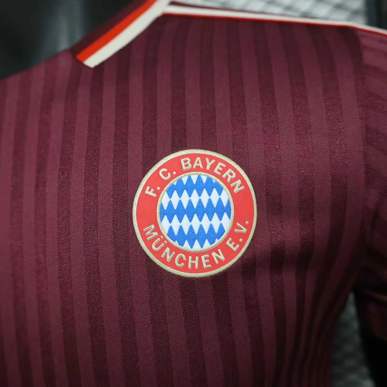 2025/2026 Oyuncu versiyonu Bayern Munich Özel sürüm Futbol forması 1:1 Tayland kalitesi - Görsel 5