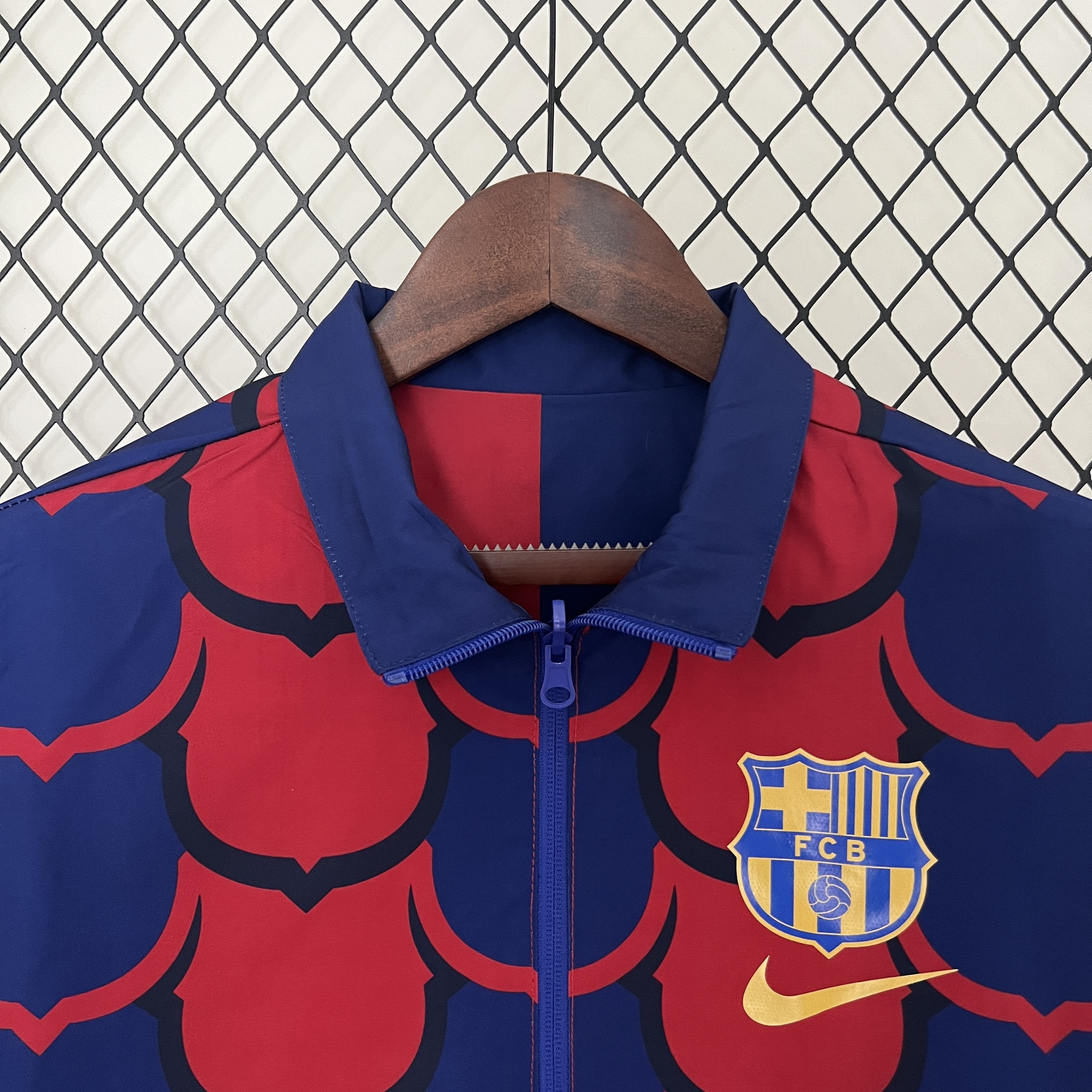 2025/2026 Barcelona Wendbar Windjacke Fußballtrikot 1:1 Thai-Qualität 06 – Bild 4